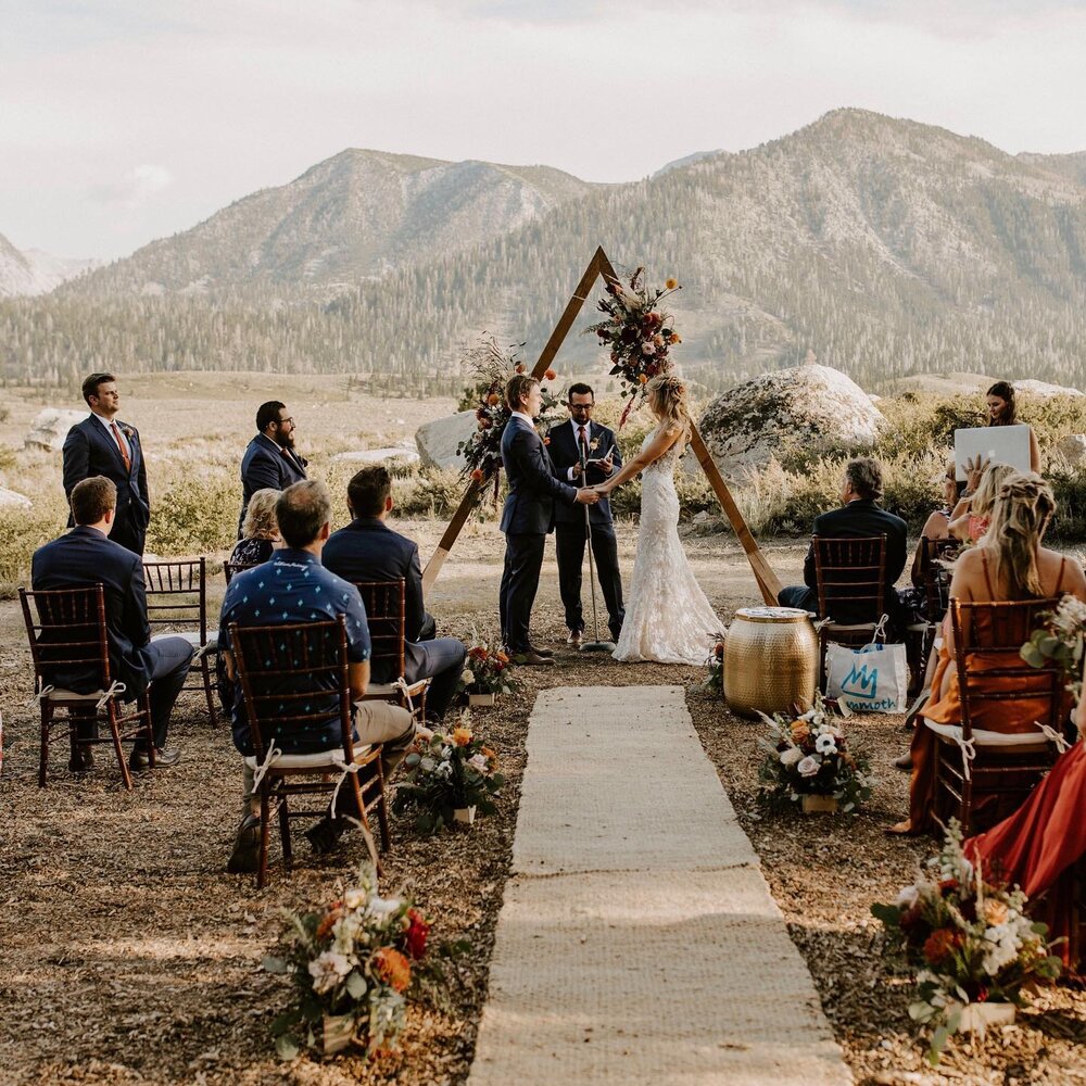 CEREMONY. BACKDROP. GOALS. 🙌🏼 I will never get over this PERFECT Mammoth wedding that I got to assist my amazing soul sister @alyssamarieephoto on ✨ Every single detail from the breathtaking florals, to the stunning Mountain views, to the absolute dreamy golden hour romantics was all so flawless! And the best part!? It was the most laid back and relaxing fun day...just how your wedding day should be 😉 Covid may have ruined this sweet couple&rsquo;s original plan but I&rsquo;d say that in the end it was a pretty darn good alternative! Also, can we just admire how stinkin cute they are!? Like come on!

⠀⠀⠀⠀⠀⠀⠀⠀⠀
⠀⠀⠀⠀⠀⠀⠀⠀⠀
Taking the pandemic completely out of the picture, please do yourself a favor and don&rsquo;t get caught up in all the fluff and the things &ldquo;you&rsquo;re suppose to do for your wedding&rdquo;! I promise you won&rsquo;t regret doing what YOU want &hearts;️

⠀⠀⠀⠀⠀⠀⠀⠀⠀
⠀⠀⠀⠀⠀⠀⠀⠀⠀
What was your favorite part of your wedding day?! It could be a certain emotion or non-traditional detail, or special moment! Share below! 👇🏼

⠀⠀⠀⠀⠀⠀⠀⠀⠀
⠀⠀⠀⠀⠀⠀⠀⠀⠀
Second shot for this gem: @alyssamarieephoto and if you don&rsquo;t already follow her you&rsquo;re making a huge mistake!
